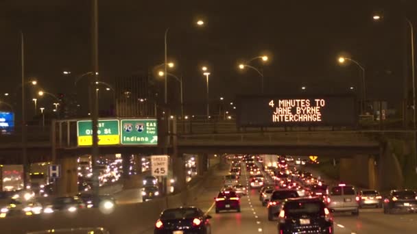 Fpv Wolnej Jazdy Linii Samochodów Utknął Korku Wielu Pasa Autostrady — Wideo stockowe