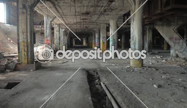 Yakın: terk edilmiş eski Fisher araba fabrikası otomotiv fabrikası, Detroit, Amerika Birleşik Devletleri çürüyen içinde korkunç salonları. Ürkütücü bozulan garajda büyük mali krizi sonrasında sanayi binası perili