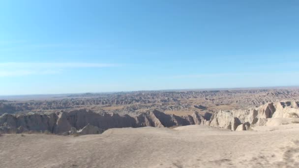 Vackra Oändliga Sandsten Formationer Och Torrt Gräs Prairie Badlands Nationalpark — Stockvideo