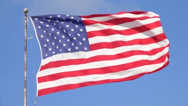 Fechar Bandeira Americana Acenando Orgulhosamente Vento Representando Estados Unidos América — Vídeo de Stock