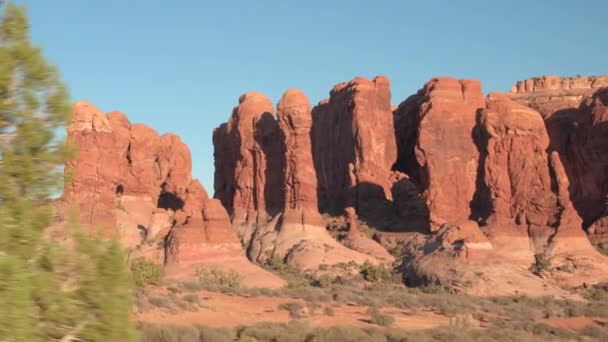 Prachtige Rode Rotsformaties Tegen Blauwe Hemel Arches Nationaal Park Utah — Stockvideo