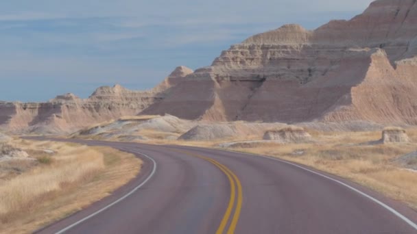 Fpv Driving Empty Road Winding Amazing Badlands Landscape Rocky Sandstone — Stock Video