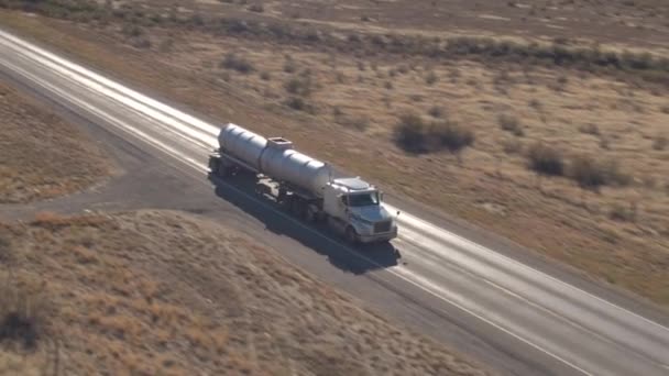 Aerial Close Unbranded White Semi Truck Driving Empty Road Transporting — Stock Video