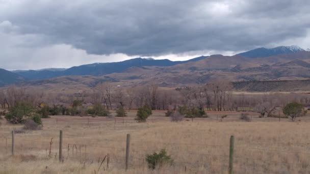 Picturesque Hilly Agricultural Countryside High Rocky Mountains Snowy Peaks Autumn — Stock Video