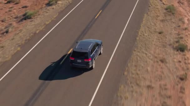 Luchtfoto Vliegen Boven Vol Verkeer Meerdere Baans Snelweg Gebogen Door — Stockvideo