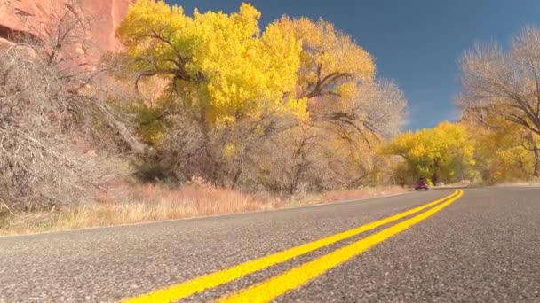 Aerial Volando Por Encima Lleno Tráfico Carretera Múltiples Carriles Curvas — Vídeo de stock