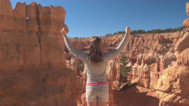 Young Woman Traveler Standing Viewpoint Bryce Canyon Raising Her Arms — Stock Video