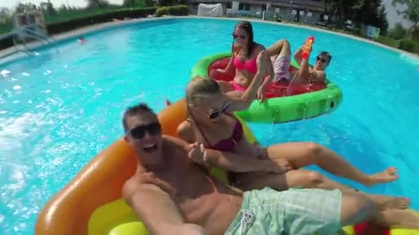 Slow Motion Selfie Smiling Young People Enjoying Colorful Floaties Pool — Stock Video