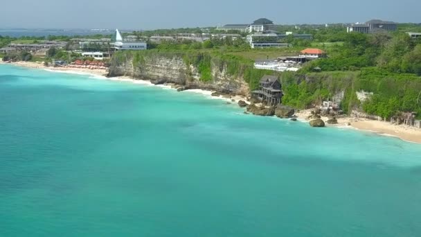 Efecto Vertigo Aerial Volando Largo Villas Frente Mar Bungalows Casas — Vídeo de stock