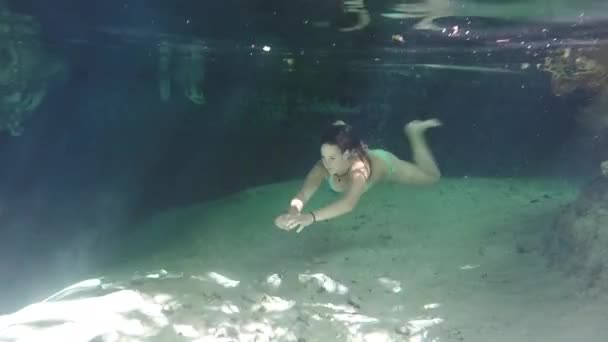 Sous Eau Jeune Femme Séduisante Bikini Vert Plongeant Dans Une — Video