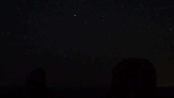 Ніч Небо Time Lapse Дивовижна Зоряна Ніч Monument Valley Орієнтир — стокове відео