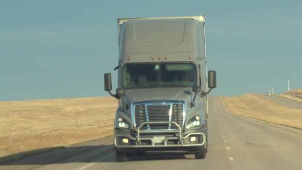 Close Unrecognizable Grey Semi Truck Driving Directly Camera Empty Highway — Stock Video