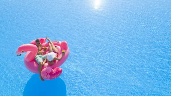 Aerial Close Beautiful Young Couple Drinking Cocktails Relaxing Lying Fun — Stock Photo, Image