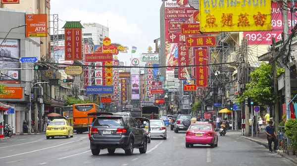 Bangkok Thailand Mars 2017 Hektiskt Yaowarat Road Fylld Med Tät — Stockfoto