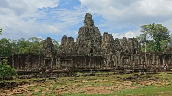 Restos Antiguos Templos Budistas Decayendo Lentamente Tranquilo Bosque Camboyano Turistas —  Fotos de Stock