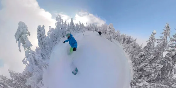 360 Surcapture Deux Snowboarders Freeride Chevauchant Neige Fraîche Poudreuse Dans — Photo