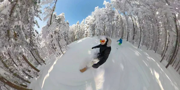 360 Geralização Dois Snowboarders Freeride Montando Neve Fresca Sertão Selvagem — Fotografia de Stock