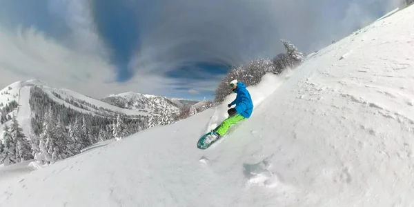 Extrema Freeride Snowboarder Esculpir Encosta Montanha Nevada Inverno Ensolarado Jovem — Fotografia de Stock