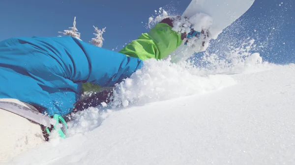 Kadar Yakın Profesyonel Snowboard Geziler Yüzüstü Yere Taze Kar Düşüyor — Stok fotoğraf