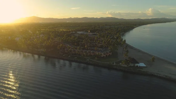 Aerial Lens Flare Volare Intorno Resort Hotel Lusso Esotici Isole — Foto Stock