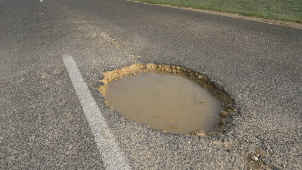 Close Large Pothole Middle Road Filled Murky Water Huge Water — Stock Photo, Image