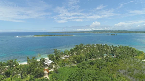 Aérien Plan Cinématographique Maisons Plage Bord Mer Regardant Incroyable Océan — Photo