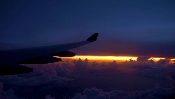 Copy Space Pov Aripa Mare Avionului Care Zboară Prin Cerul — Fotografie, imagine de stoc