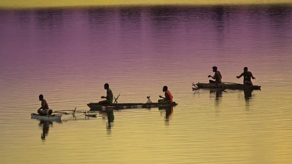Silhouette Unrecognizable Local Fishermen Fishing Small Boats Pink Sunrise Young — Stock Photo, Image