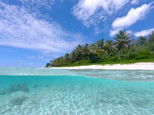 Agua Más Superior Sol Verano Brilla Tranquilo Océano Turquesa Impresionante — Foto de Stock