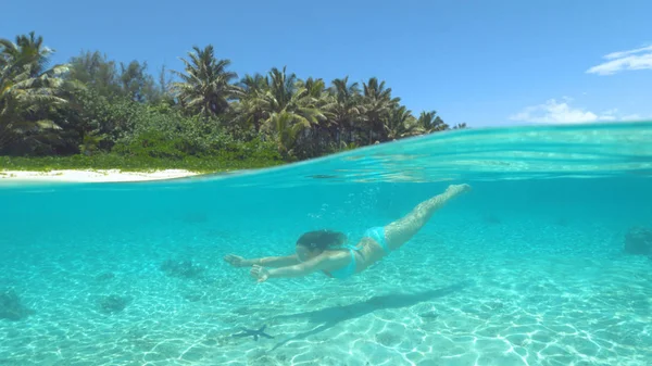 Alf Underwater Ragazza Allegra Che Nuota Sott Acqua Nell Acqua — Foto Stock