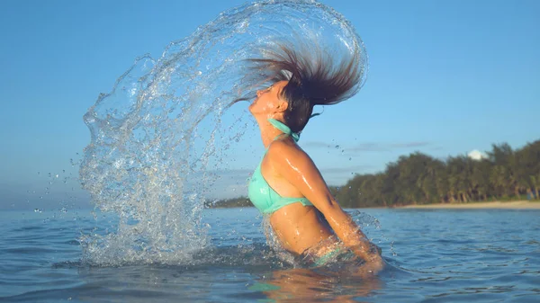 Close Cheerful Caucasian Woman Having Fun Crystal Clear Ocean Whipping — Stock Photo, Image