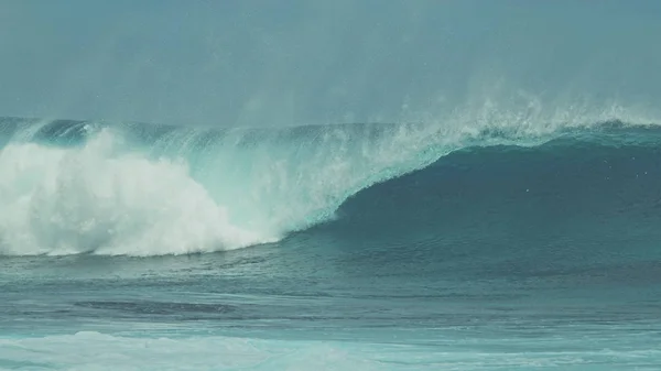 Close Breathtaking Large Blue Barrel Wave Crashing Tropical Island Shore — 스톡 사진