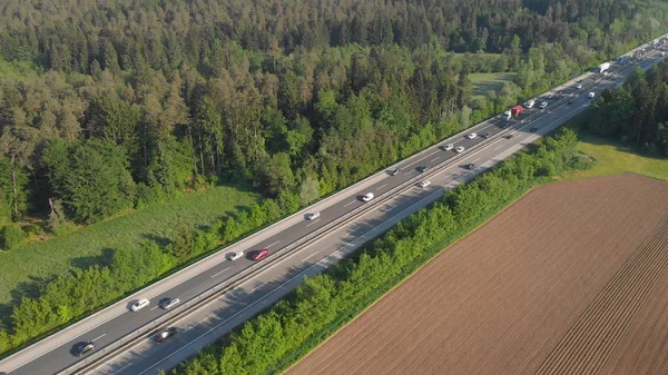 Antena Pływające Powyżej Gęstych Autostrady Ruchu Powoli Tworząc Korków Latem — Zdjęcie stockowe