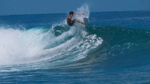 Close Beautiful Emerald Tube Wave Curls Extreme Male Rider Surfing — Stock Photo, Image