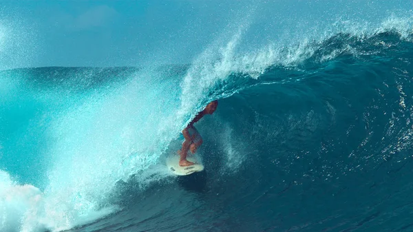 Yakın Aşırı Erkek Sörfçü Dalga Mükemmel Camsı Okyanus Güneşli Bir — Stok fotoğraf