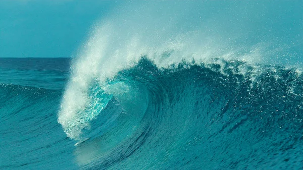 Close Beautiful Emerald Colored Tube Wave Rushes Tropical Coast Tahiti — Zdjęcie stockowe