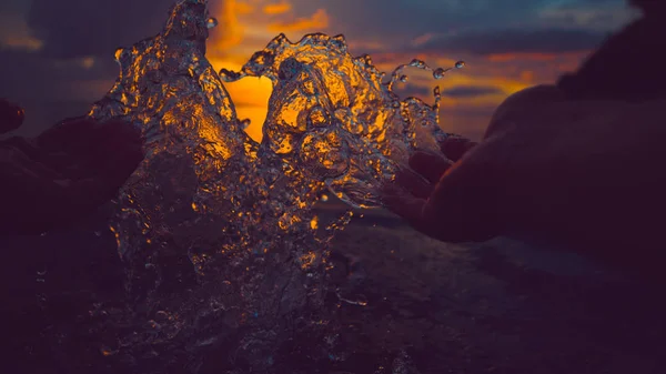 Dof Pov Bavíte Tropické Pláži Šplouchání Vody Průzračného Oceánu Přes — Stock fotografie