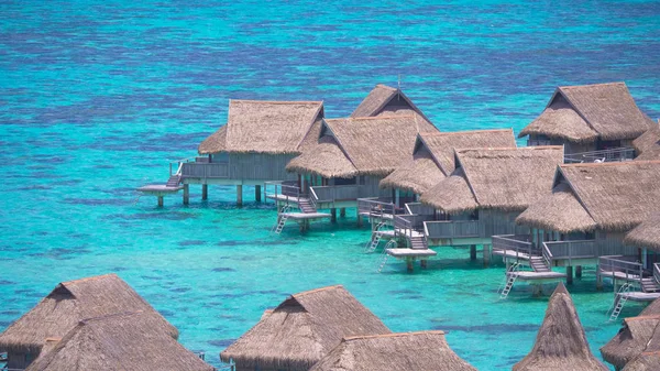 Wooden Overwater Villas Luxury Holiday Resort Rest Emerald Ocean Tropical — Stockfoto