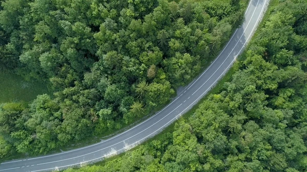Aerial Top Кинематографический Вид Сверху Вниз Пустую Проселочную Дорогу Проходящую — стоковое фото
