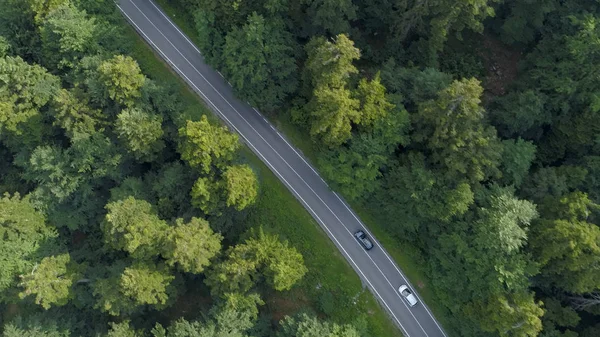 Aerial Top Пролетая Над Двумя Туристическими Автомобилями Время Обзорного Путешествия — стоковое фото