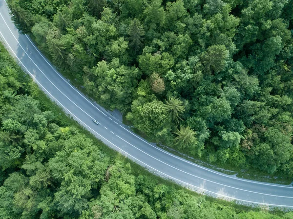 Aerial Top Volando Por Encima Persona Que Monta Moto Largo — Foto de Stock