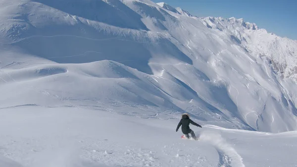 Suivi Jeune Snowboarder Monte Hors Piste Vers Les Pistes Une — Photo
