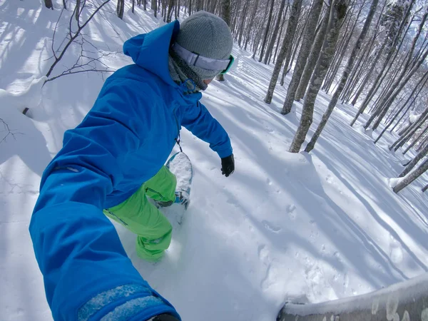 Selfie Fresco Freeride Snowboarder Tallando Nieve Recién Caída Polvo Entre —  Fotos de Stock