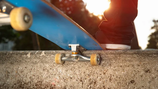 Lens Flare Macro Dof Unknown Young Man Does Nose Slide — Stock Fotó