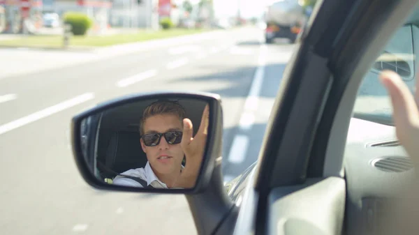 Close Dof Detailed Reflection Side Mirror Annoyed Caucasian Man Commenting — Stock Photo, Image