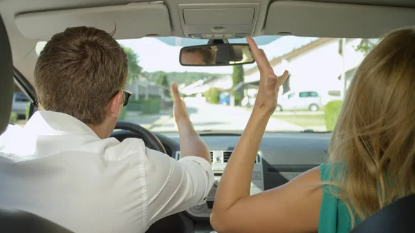 Close Young Couple Argues While Driving Sunny Suburban Area Caucasian — Stock Photo, Image