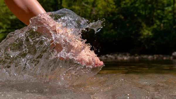 Close Unknown Young Woman Bare Foot Painted Toenails Splashing Crystal — Stock Photo, Image