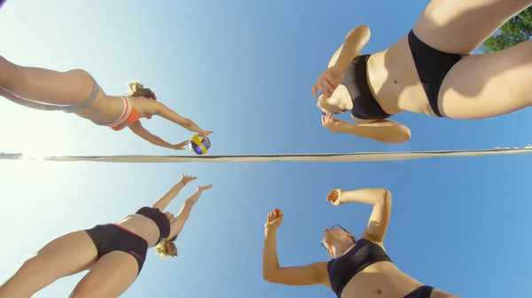 Bottom Lens Flare Cheerful Group Athletic Friends Passing Ball Volleyball — Stock Photo, Image