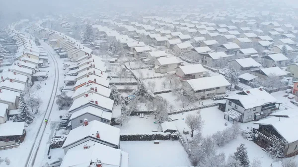 Hava Beyaz Karlı Arka Bahçen Muhteşem Kış Gününde Uçan Güzel — Stok fotoğraf