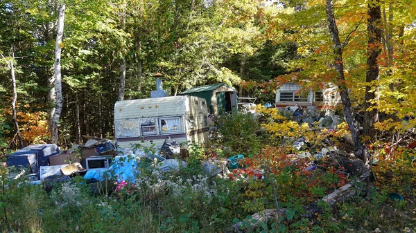 Warm Autumn Sun Shines Tree Canopies Garbage Abandoned Caravans Horrible — Stock Photo, Image